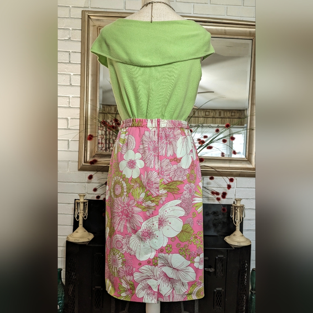 Sag Harbor Floral Pattern Skirt - Picture 2 of 9